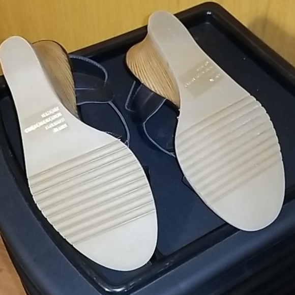 <MARKON> Monte Wood-Look Wedge Sandal - Size 8M - Picture 9 of 16